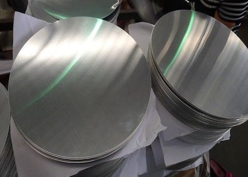 Buy Grade 1235 Food Aluminum Circle Plate Cold Formed Silver  Catering Tray online manufacture